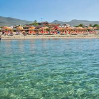 ISA-Residence with private beach in Bosa Marina just 100 meters from the sea，位于布沙滨海的酒店