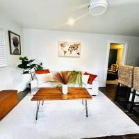 Charming 1-Bed Cottage in Ortega，位于杰克逊维尔NAS Jacksonville (Towers Field) - NIP附近的酒店