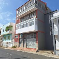 Luzia Quartos，位于埃斯帕戈斯阿米尔卡-卡布拉尔国际机场 - SID附近的酒店