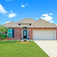 3br Retreat Plush Beds High-speed Wi-fi，位于查尔斯湖Lake Charles Regional - LCH附近的酒店