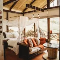 Villa Nathalie, 2 bedrooms, jacuzzi, king size bed, hammock, FIREPLACE，位于Chicán的酒店