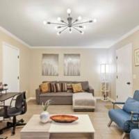 #81 Beautiful Large 2 Assigned Parking Pool Pet Friendly Near All，位于希尔顿黑德岛Hilton Head Airport - HHH附近的酒店