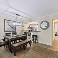 #94 Bright 2BDR Pet Welcome Pool 2parking Baby Crib，位于希尔顿黑德岛Hilton Head Airport - HHH附近的酒店