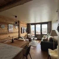 MyHome - L'Absinthe Bleue - Appartement 4-6 personnes neuf 4 étoiles - balcon sud- ski aux pieds - Tignes Val Claret，位于蒂涅的酒店