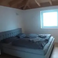 3-Zimmer Ferienwohnung für 6-8 Personen nahe München, Fürstenfeldbruck, Augsburg, Landsberg, Ammersee，位于Merching的酒店