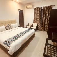 Hotel Riya Palace - Idgah Railway Station Agra，位于阿格拉Agra Airport - AGR附近的酒店
