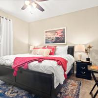 Petfriendlymid-term Stays2king Beds&desk，位于查尔斯湖Lake Charles Regional - LCH附近的酒店