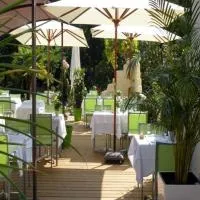 Logis Hôtels - Le Pont Bernet - Hotel 2 étoiles et restaurant,位于勒皮安·梅多克的酒店