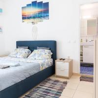 Sunrise Beachfront Getaway，位于卡尔扎迈纳的酒店