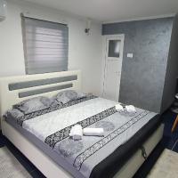 Cozzy apartment near the Aiport Podgorica，位于Mitrovići波德戈里察国际机场 - TGD附近的酒店