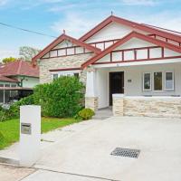 Mins to Mall Convenient 3 Beds Classic Charm Home，位于悉尼伯伍德的酒店