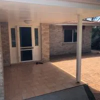 Coastal Calm Entire Top Floor of House Private Entrance and ammenities，位于西南岩的酒店