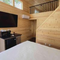 060A Brand New Sunset Retreat Chalet near Grand Canyon South Rim With Loft，位于瓦莱大峡谷国家公园机场 - GCN附近的酒店