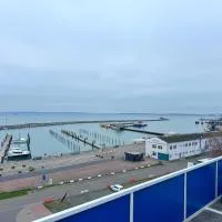 FeWo im Hang direkt am Hafen, 4 beds, 107m2，位于萨斯尼茨的酒店