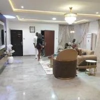 STEPH Apartment，位于阿布贾纳姆迪·阿齐基韦国际机场 - ABV附近的酒店