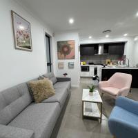 Modern Luxury Nest，位于Gledswood Hills卡姆登机场 - CDU附近的酒店