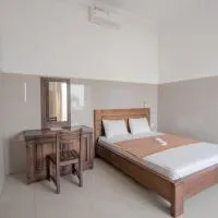 Rommeo Inn Lovina Mitra RedDoorz，位于Temukus的酒店
