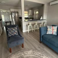 Great Home Close to shops, FIT, Beaches,and Space X，位于墨尔本墨尔本国际机场 - MLB附近的酒店