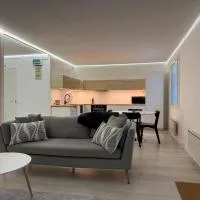 Modern and spacious apartment with a separate bedroom，位于里希迈基的酒店