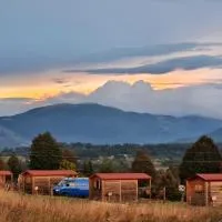 Camp The sunrise hill，位于皮夫卡的酒店
