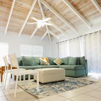 Nadhi - Waterfront House，位于Turtle Cove普罗维登西亚莱斯国际机场 - PLS附近的酒店