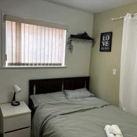 Cozy 2BD Apartment in Vibrant Vancouver Location，位于温哥华Main Street的酒店