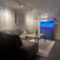 Hoda Apartment - Cozy central apartment with free parking，位于莱克内斯莱克内斯机场 - LKN附近的酒店