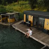 Costa del Kryspi Całoroczne Domy na Wodzie，位于Cholerzyn的酒店