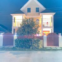 Island Vibes Point of View- Near Beach & Airport，位于拿骚林丁平德林国际机场 - NAS附近的酒店