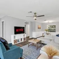 Cozy Villa with Spacious Outdoor Space，位于奥兰治城的酒店