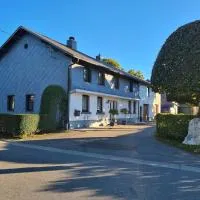 Haus Päsch near lake with heated jacuzzi sauna，位于比特亨巴赫的酒店