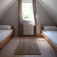 Lütt Hus Rügen, Ferienhaus in Strandnähe,位于Garz-Rügen的酒店