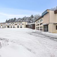 Econo Lodge Manistee，位于马尼斯蒂Manistee County-Blacker - MBL附近的酒店