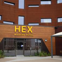 Hex Wildlife Hotel at Yorkshire Wildlife Park，位于唐克斯特的酒店