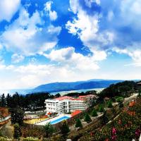 La Nicholas Lake View by Summit Hotels，位于MawlyngkhungShillong Airport - SHL附近的酒店