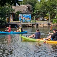 Palmento Grove Garifuna Eco-Cultural & Healing Institute，位于霍普金斯Dangriga Airport - DGA附近的酒店