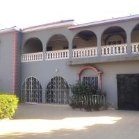 Saikouba Villa，位于Old Yundum班珠尔国际机场 - BJL附近的酒店