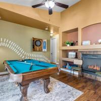 Cozy 4BR Near Ski Resort - Firepit & Pool Table，位于弗拉格斯塔夫弗拉格斯塔夫普利亚姆机场 - FLG附近的酒店