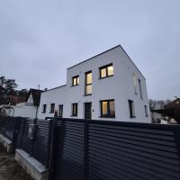 Neubauwohnung mit 80 m2 Terrasse, 8 Minuten von Linz entfernt，位于林茨林茨机场 - LNZ附近的酒店