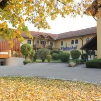 Appartement Hotel Finkenhof，位于基尔夏姆的酒店