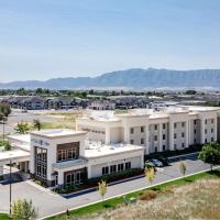 Comfort Inn & Suites Logan Near University，位于洛根Logan Cache Airport - LGU附近的酒店