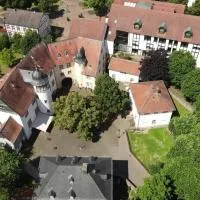 Schloss Nidda - FeWo mit Privatgarten, Fellnasen willkommen!，位于Nidda的酒店