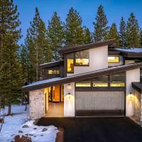 Luxurious Truckee Rental Hot Tub and Valley Views，位于特拉基Truckee Tahoe Airport - TKF附近的酒店