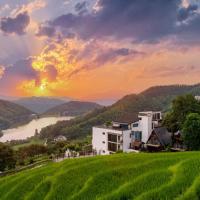 Yichun Jiuyu Xinzhi Light Luxury B&B，位于宜春Yichun Mingyueshan Airport - YIC附近的酒店