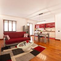 Cozy Design House - 15 Minutes From NAVIGLI-HUMANITAS，位于米兰法马古斯塔的酒店
