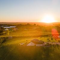 Drifter Studio at Basalt Luxury Accommodation，位于Canobolas奥兰治机场 - OAG附近的酒店