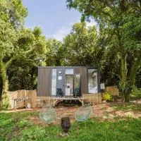 Spring Haven Retreat by Tiny Away，位于Eureka的酒店