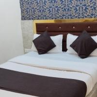 Hotel Bhavya Airport Road，位于艾哈迈达巴德萨达尔·瓦拉巴伊·帕特尔国际机场 - AMD附近的酒店