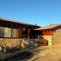 Casas Rurales LA HUERTA DEL CURATO II,位于Cortos的酒店