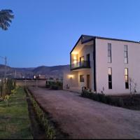 Villa Deluxe Au Pied de l'Atlas，位于Ksar et TlatiaBeni Mellal Airport - BEM附近的酒店